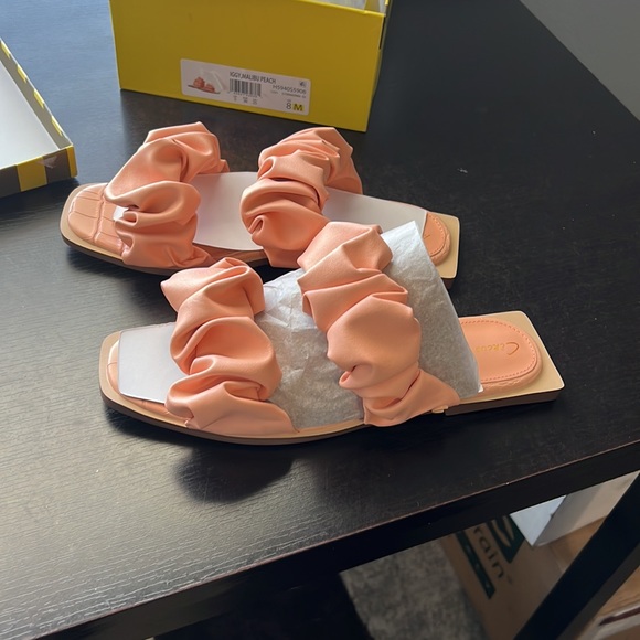 Circus by Sam Edelman Women's Iggy Ruched Slide Sandals...MSRP $75 - Picture 4 of 6